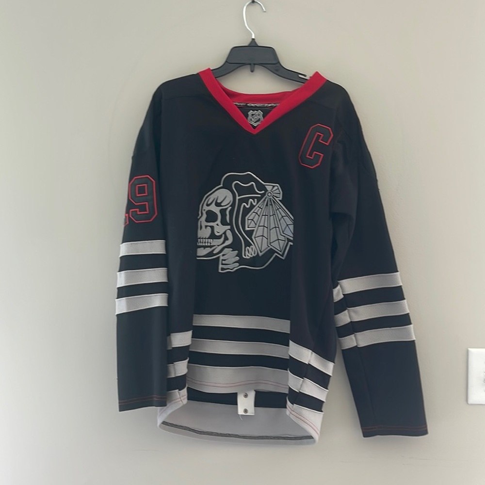Chicago Blackhawks men’s Toews Reebok jersey